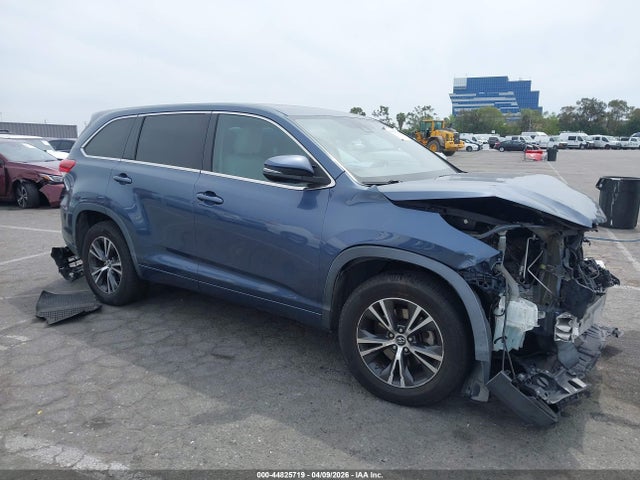 Toyota Highlander Le 2017 5TDZARFH5HS028858 Image 13