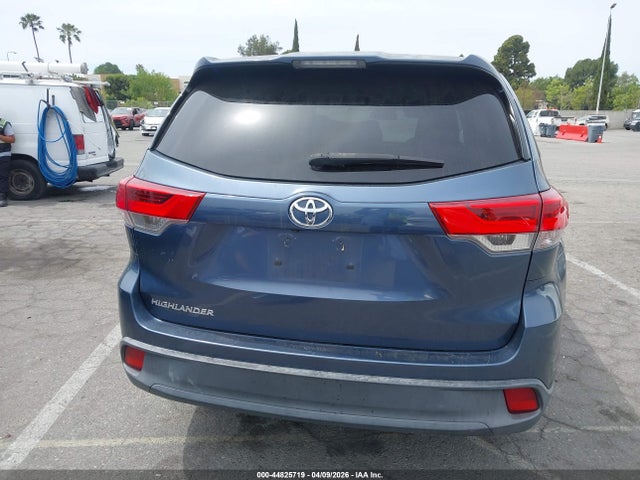 Toyota Highlander Le 2017 5TDZARFH5HS028858 Image 16