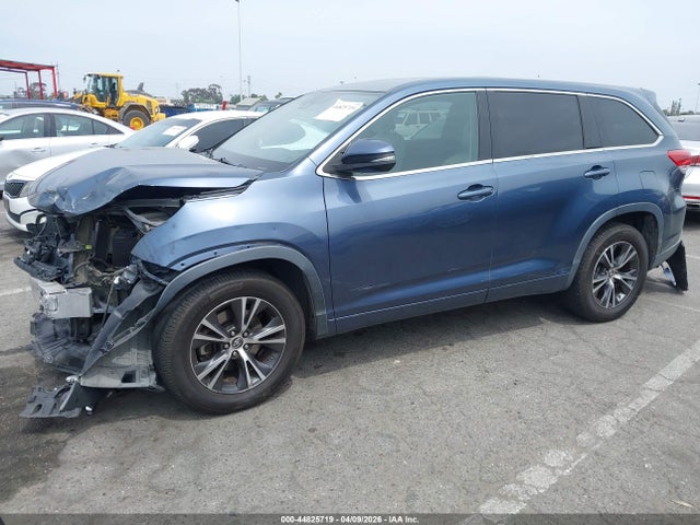 Toyota Highlander Le 2017 5TDZARFH5HS028858 Image 2