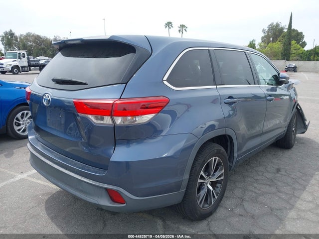 Toyota Highlander Le 2017 5TDZARFH5HS028858 Image 4