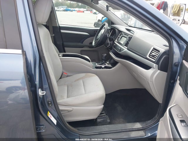 Toyota Highlander Le 2017 5TDZARFH5HS028858 Image 5