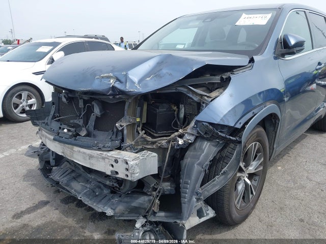 Toyota Highlander Le 2017 5TDZARFH5HS028858 Image 6