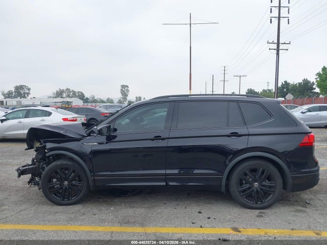 3VVCB7AX1NM107267 Volkswagen Tiguan 2.0t Se R-line Black