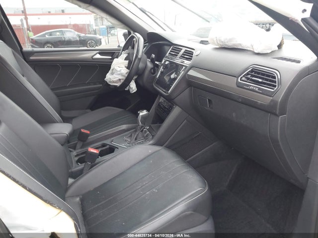 3VVCB7AX1NM107267 Volkswagen Tiguan 2.0t Se R-line Black
