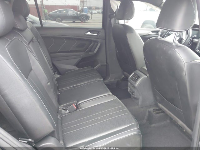 3VVCB7AX1NM107267 Volkswagen Tiguan 2.0t Se R-line Black