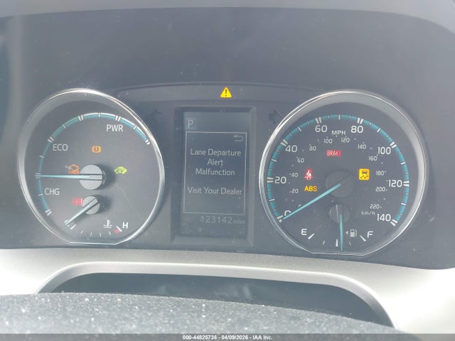 JTMRJREVXHD091621 Toyota Rav4 Hybrid Xle