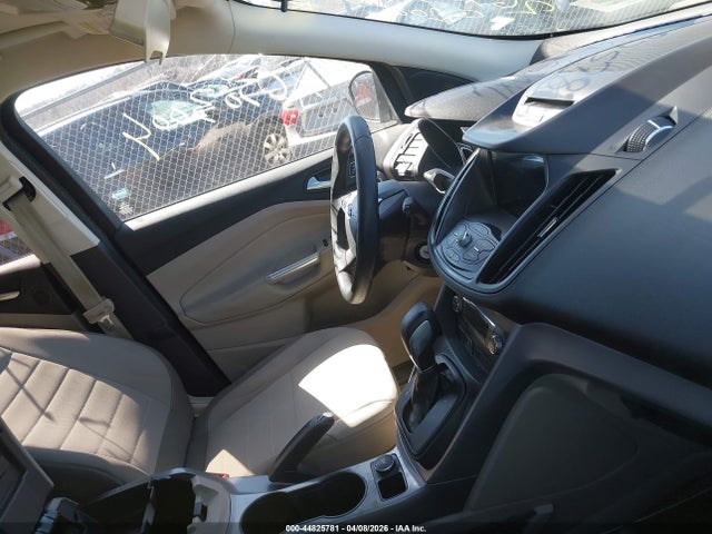 Продажа на аукционе авто 2016 Ford Escape Se, vin: 1FMCU0GX8GUA63981, номер лота: 44825781