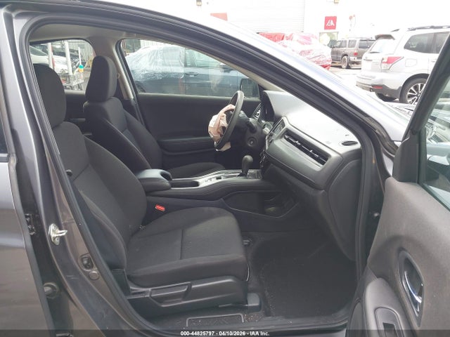 3CZRU5H31JM715658 Honda HR-V LX