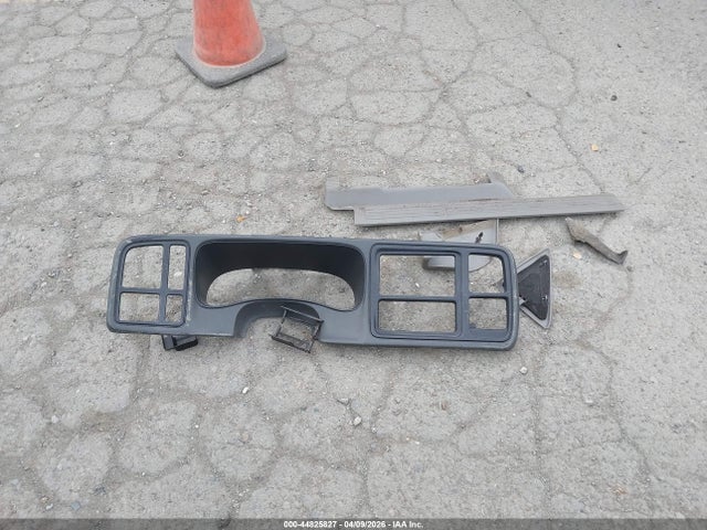 2003 Gmc Yukon Xl 1500 Sle მანქანა იყიდება აუქციონზე, vin: 1GKFK16T73J281616, აუქციონის ნომერი: 44825827