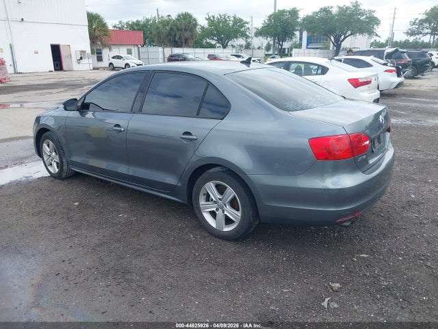 2014 Volkswagen Jetta 1.8t Se მანქანა იყიდება აუქციონზე, vin: 3VWD07AJ2EM281835, აუქციონის ნომერი: 44825926