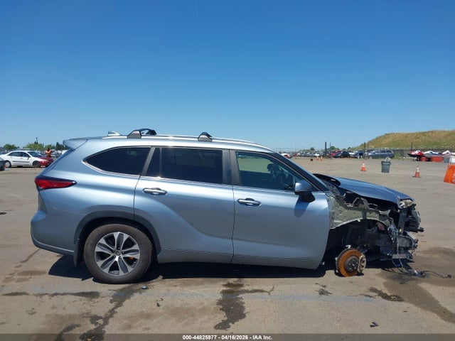Toyota Highlander Xle 2023 5TDKDRBH2PS017362 Image 13