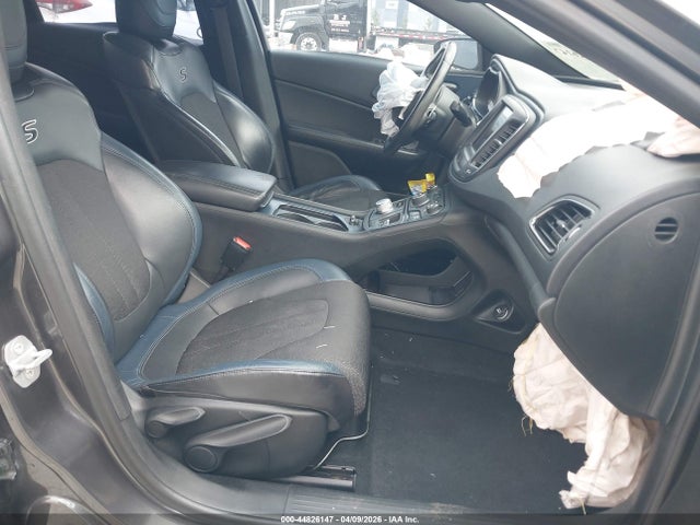 2015 Chrysler 200 S მანქანა იყიდება აუქციონზე, vin: 1C3CCCBG5FN526222, აუქციონის ნომერი: 44826147