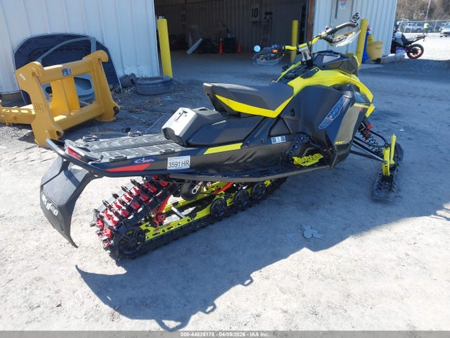 Ski-Doo Renegade X 850 2022 2BPSULNV2NV000167 Image 4