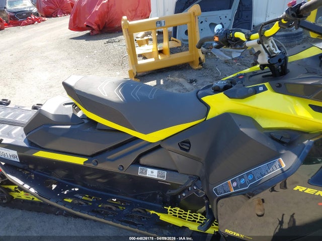 Ski-Doo Renegade X 850 2022 2BPSULNV2NV000167 Image 5
