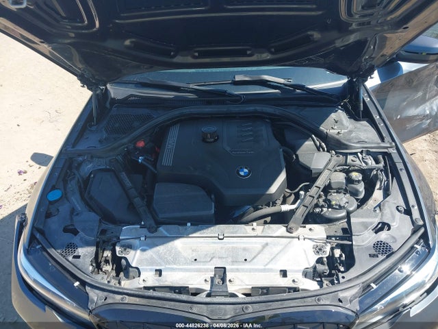 44826238 :رقم المزاد ، 3MW5R7J02L8B11398 vin ، 2020 Bmw 330i Xdrive مزاد بيع