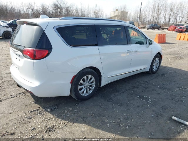 2018 Chrysler Pacifica Touring L Plus მანქანა იყიდება აუქციონზე, vin: 2C4RC1EG4JR312422, აუქციონის ნომერი: 44826279