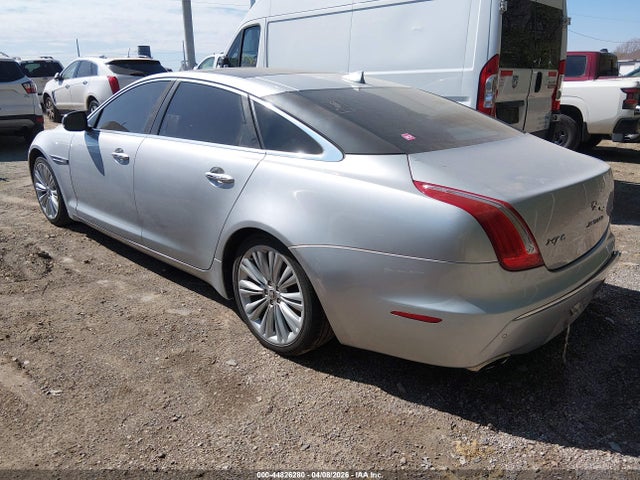 2015 JAGUAR XJ SAJWJ2GDXF8V89386 Photo 2