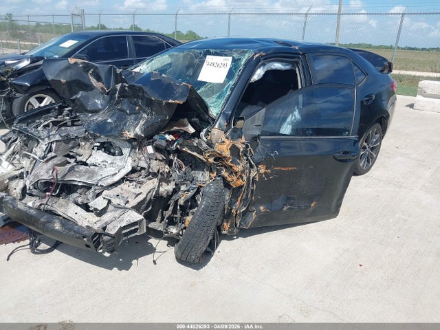 Toyota COROLLA SE 2017 5YFBURHEXHP692593 Image 2