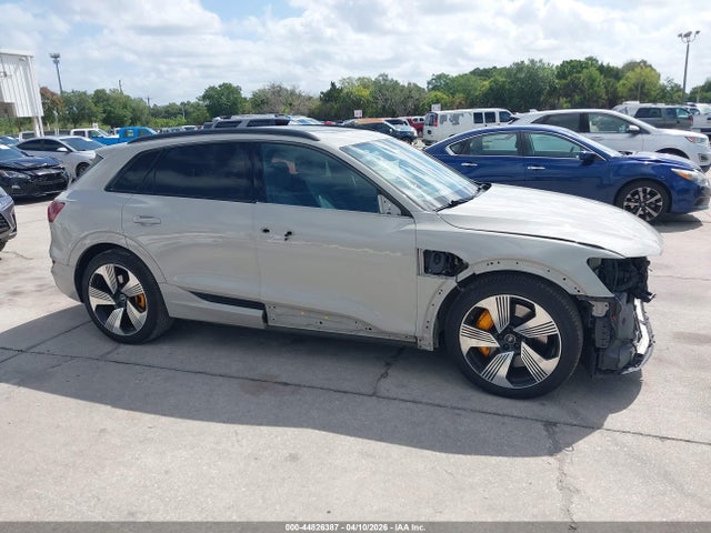 WA1LAAGE7NB006529 Audi E-tron Premium Plus Quattro