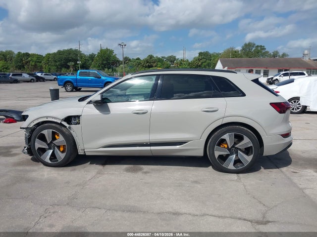 WA1LAAGE7NB006529 Audi E-tron Premium Plus Quattro