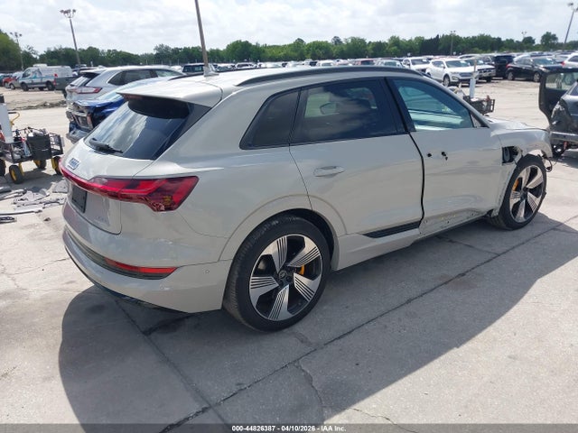 WA1LAAGE7NB006529 Audi E-tron Premium Plus Quattro