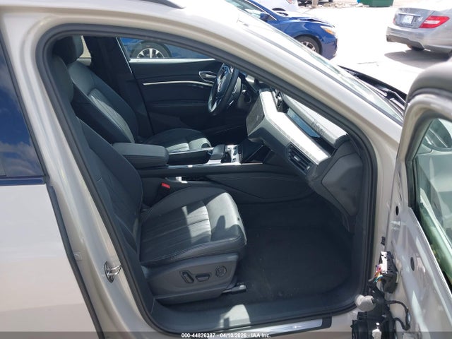 WA1LAAGE7NB006529 Audi E-tron Premium Plus Quattro