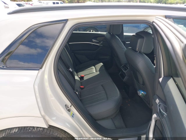 WA1LAAGE7NB006529 Audi E-tron Premium Plus Quattro