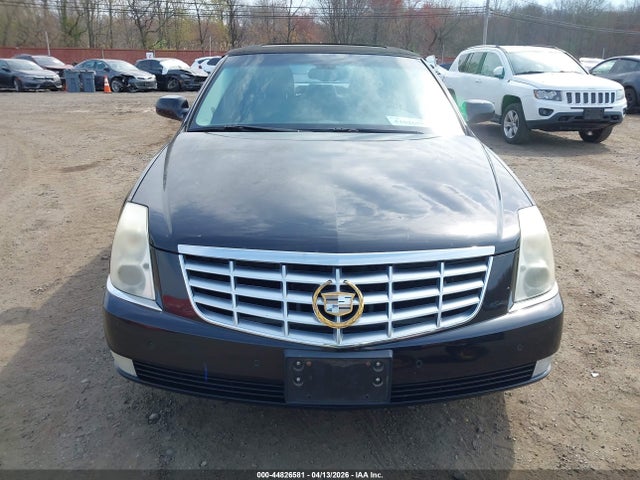 44826581 :رقم المزاد ، 1G6KD5E69BU123141 vin ، 2011 Cadillac Dts Luxury Collection مزاد بيع