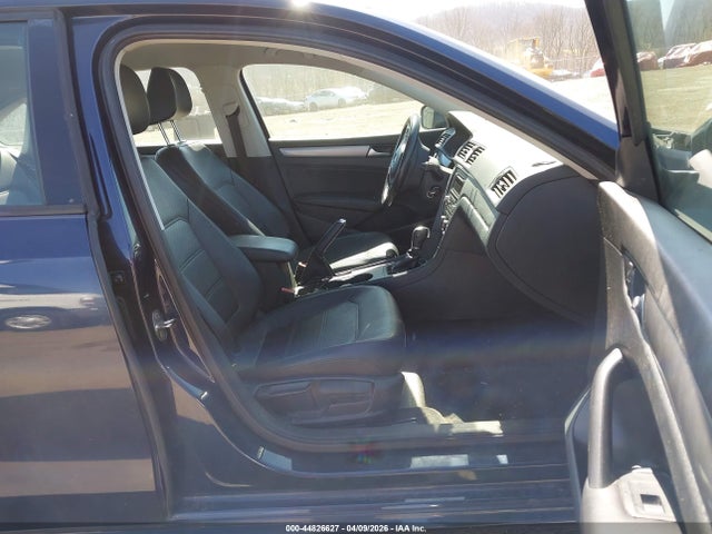 2015 Volkswagen Passat 1.8t Wolfsburg Edition მანქანა იყიდება აუქციონზე, vin: 1VWAT7A34FC068416, აუქციონის ნომერი: 44826627