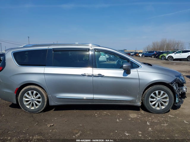 Продаж на аукціоні авто 2019 Chrysler Pacifica Touring L, vin: 2C4RC1BG5KR597654, номер лоту: 44826660