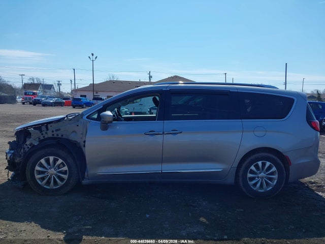 Продаж на аукціоні авто 2019 Chrysler Pacifica Touring L, vin: 2C4RC1BG5KR597654, номер лоту: 44826660