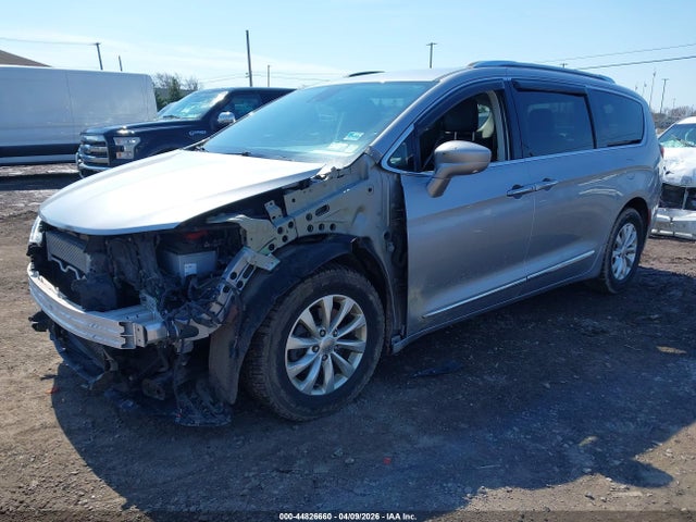 Продаж на аукціоні авто 2019 Chrysler Pacifica Touring L, vin: 2C4RC1BG5KR597654, номер лоту: 44826660