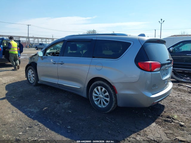 Продаж на аукціоні авто 2019 Chrysler Pacifica Touring L, vin: 2C4RC1BG5KR597654, номер лоту: 44826660