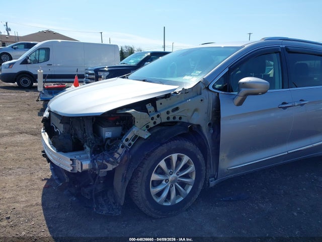 Продаж на аукціоні авто 2019 Chrysler Pacifica Touring L, vin: 2C4RC1BG5KR597654, номер лоту: 44826660