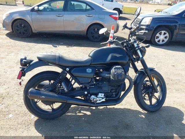 ZGUKZUA05MM000396 Moto Guzzi V7 Stone