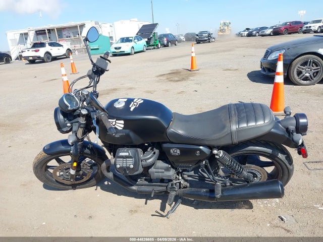 ZGUKZUA05MM000396 Moto Guzzi V7 Stone