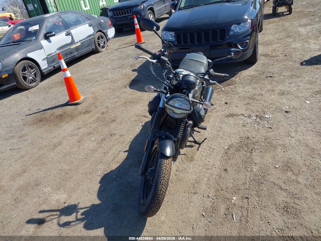 ZGUKZUA05MM000396 Moto Guzzi V7 Stone