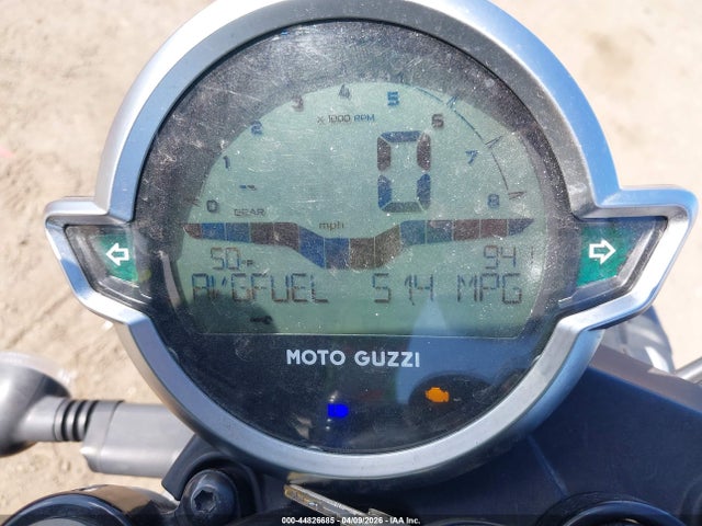 ZGUKZUA05MM000396 Moto Guzzi V7 Stone