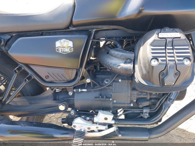 ZGUKZUA05MM000396 Moto Guzzi V7 Stone