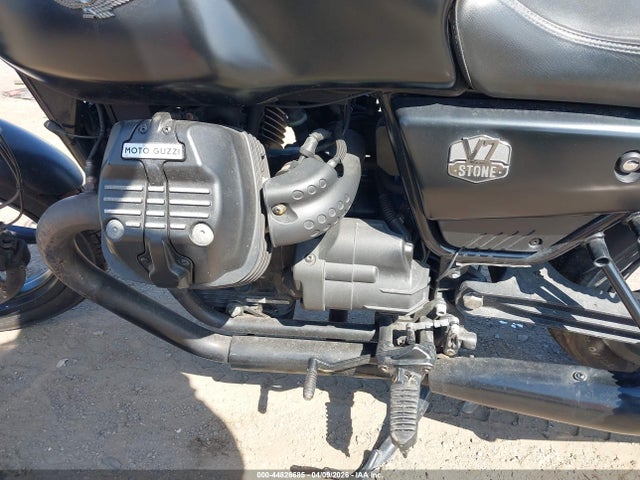 ZGUKZUA05MM000396 Moto Guzzi V7 Stone