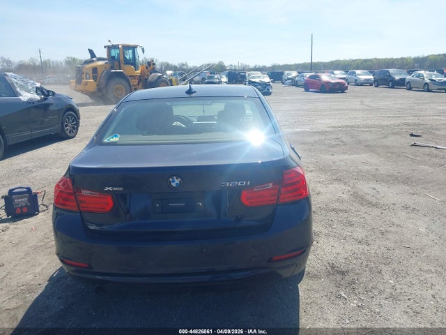 44826861 :رقم المزاد ، WBA3C3G54FNS74219 vin ، 2015 Bmw 320i Xdrive مزاد بيع