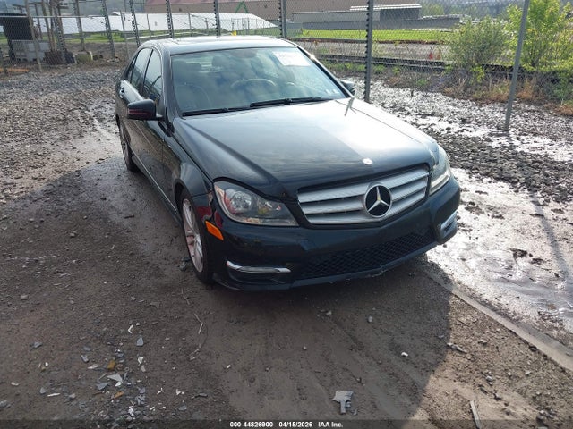 2012 MERCEDES-BENZ C 300 WDDGF8BB5CR238720