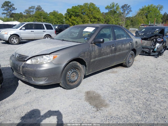 2005 Toyota Camry Std მანქანა იყიდება აუქციონზე, vin: 4T1BE32K15U947165, აუქციონის ნომერი: 44826916