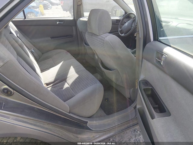 2005 Toyota Camry Std მანქანა იყიდება აუქციონზე, vin: 4T1BE32K15U947165, აუქციონის ნომერი: 44826916