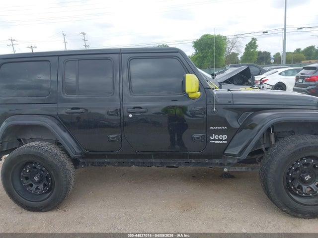 1C4HJXEG7JW175374 Jeep Wrangler Unlimited Sahara 4x4