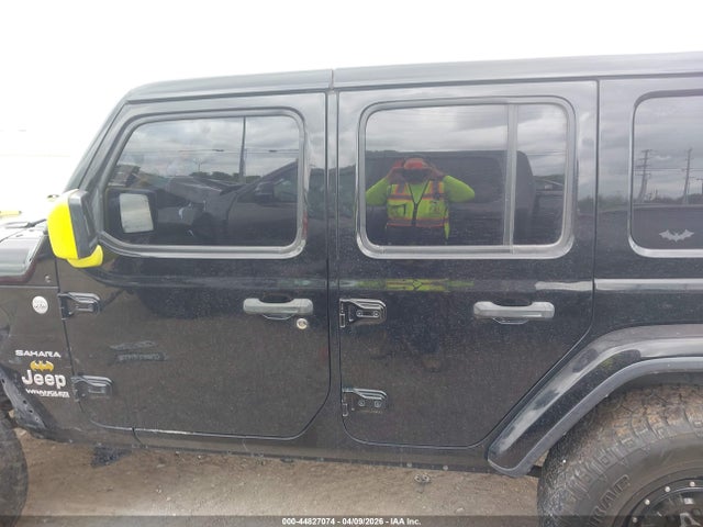 1C4HJXEG7JW175374 Jeep Wrangler Unlimited Sahara 4x4