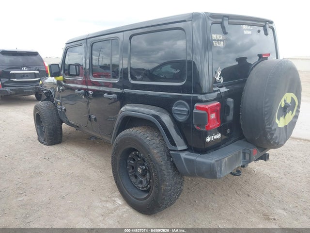 1C4HJXEG7JW175374 Jeep Wrangler Unlimited Sahara 4x4