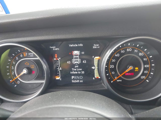 1C4HJXEG7JW175374 Jeep Wrangler Unlimited Sahara 4x4