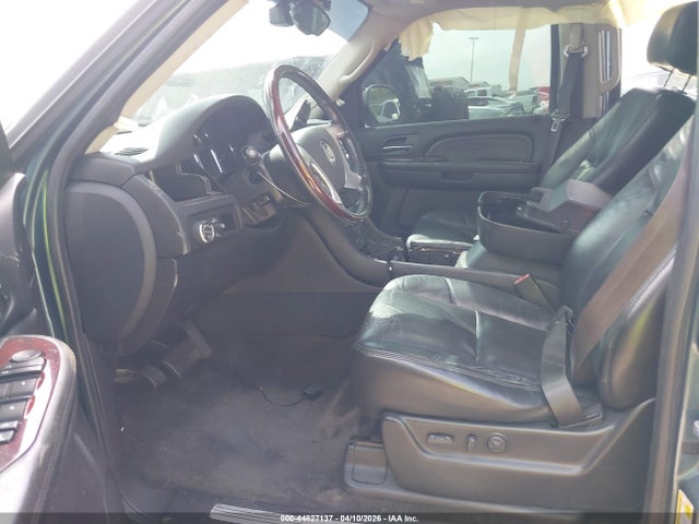 2008 Cadillac Escalade Standard მანქანა იყიდება აუქციონზე, vin: 1GYFK63818R198209, აუქციონის ნომერი: 44827137