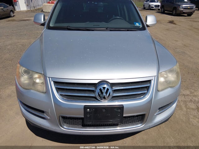 2008 Volkswagen Touareg 2 V8 Fsi მანქანა იყიდება აუქციონზე, vin: WVGCB77L68D048201, აუქციონის ნომერი: 44827144